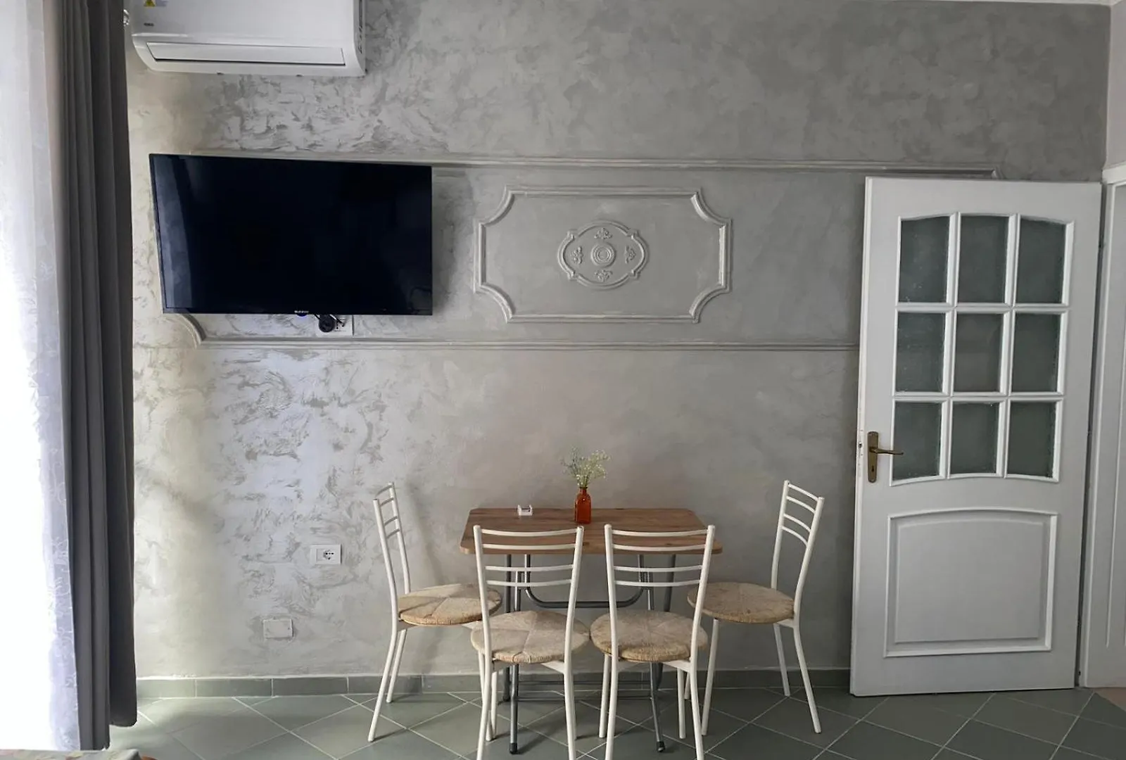 Apartments Next To The Beach In Дуррес
